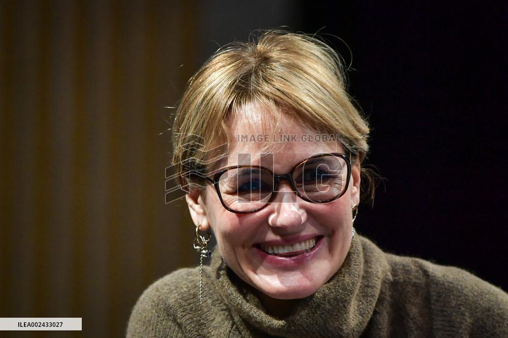 A Woman Equals A Man ? Conference - Paris