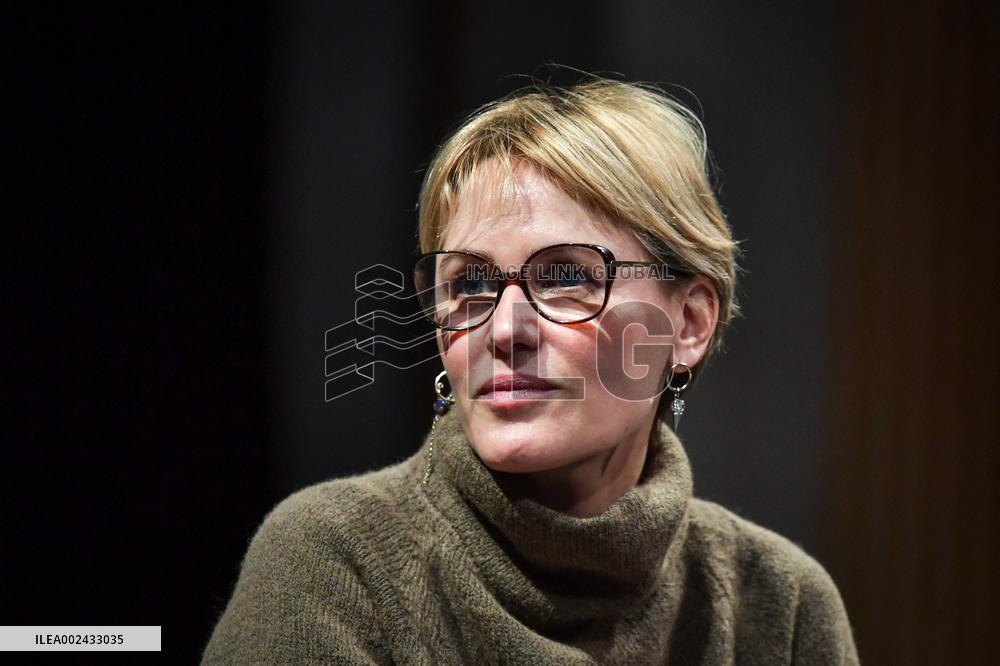 A Woman Equals A Man ? Conference - Paris