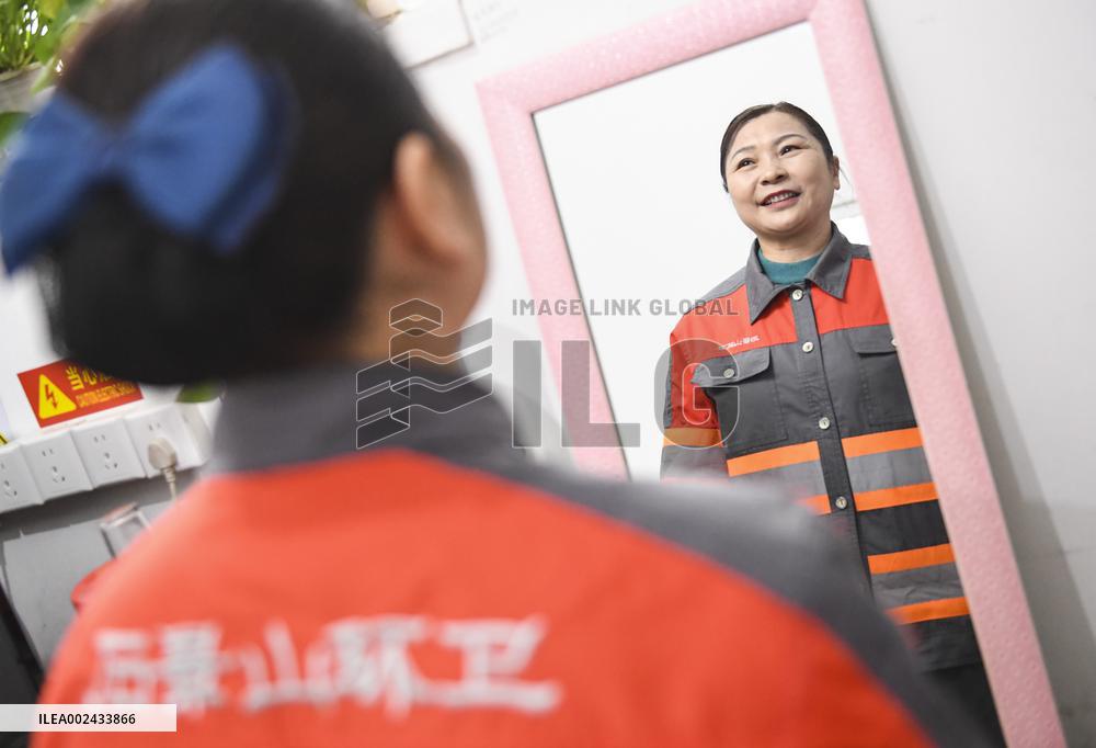 (ChineseToday) CHINA-BEIJING-SANITATION WORKER-NPC DEPUTY (CN)