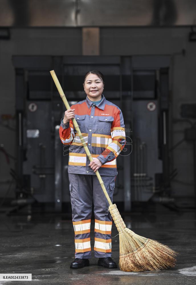 (ChineseToday) CHINA-BEIJING-SANITATION WORKER-NPC DEPUTY (CN)