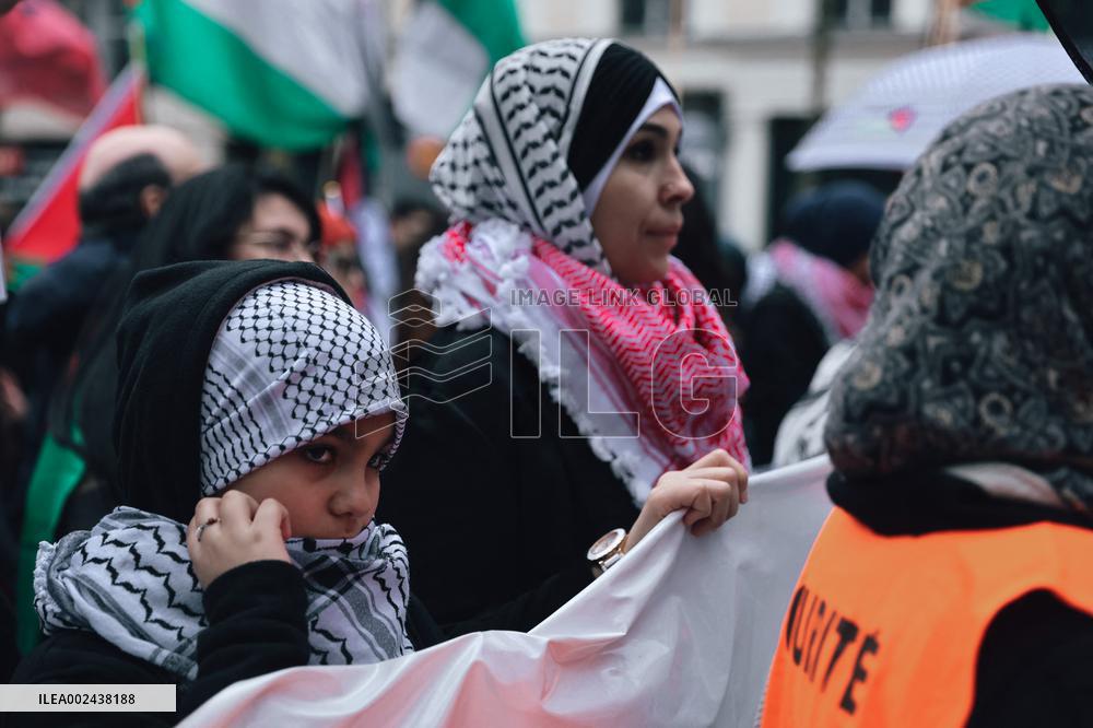Demonstration In Support Of The Palestinian People - Paris