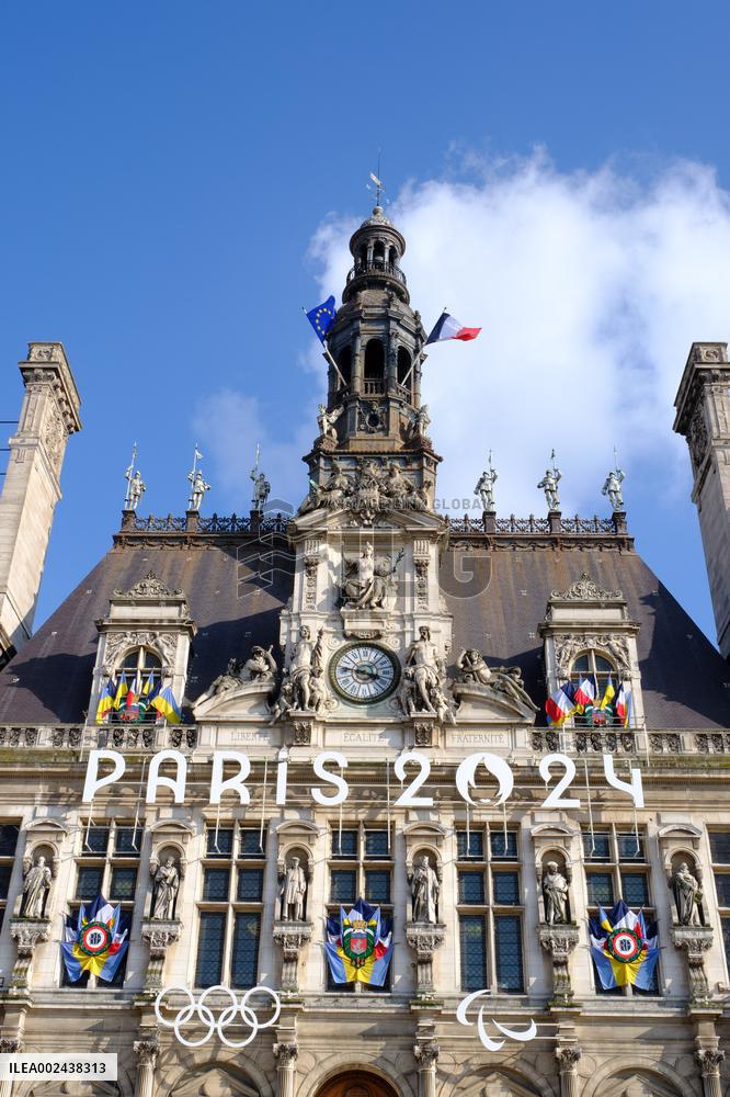 Paris 2024 Symbols On City Hall - Paris