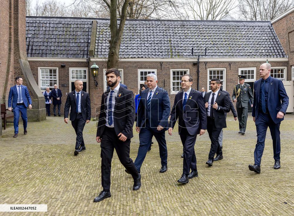 King Willem-Alexander Visits Holocaust Museum - Amsterdam