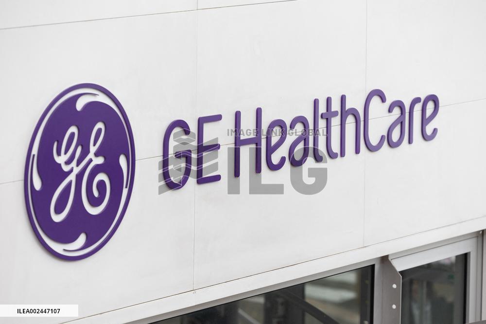 Bruno Le Maire visits GE HealthCare - Buc