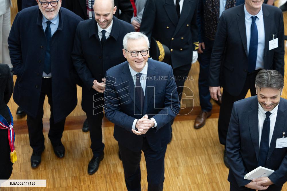 Bruno Le Maire visits GE HealthCare - Buc