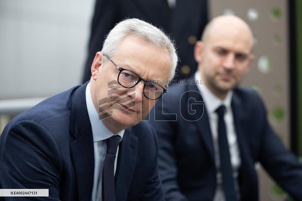 Bruno Le Maire visits GE HealthCare - Buc