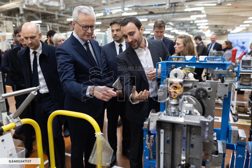 Bruno Le Maire visits GE HealthCare - Buc