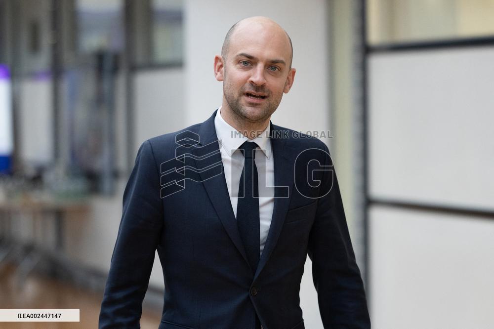 Bruno Le Maire visits GE HealthCare - Buc