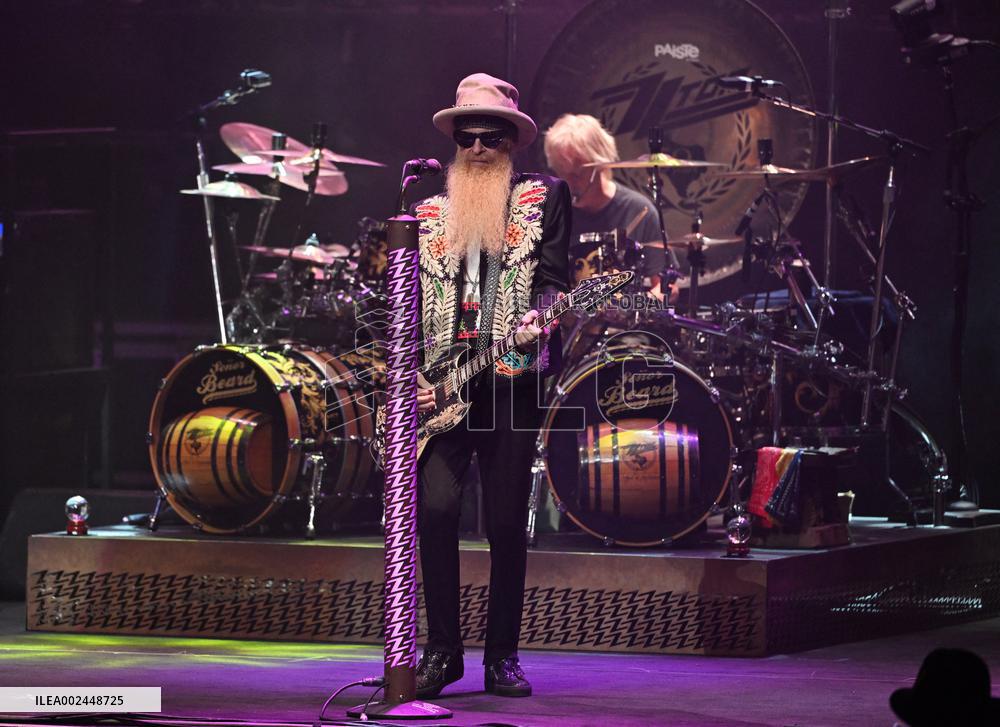 ZZ Top Perform - FL