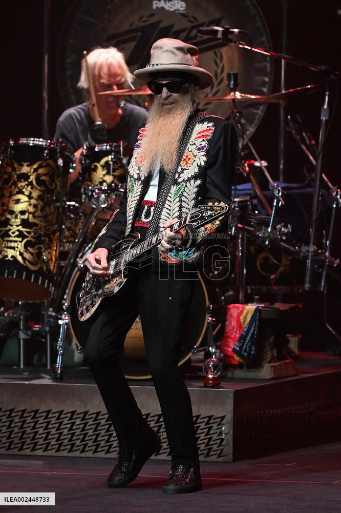 ZZ Top Perform - FL