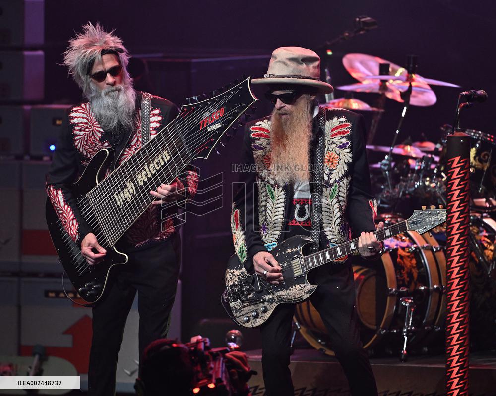 ZZ Top Perform - FL