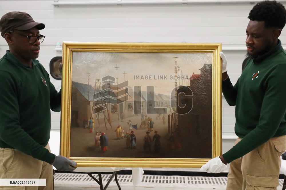FRANCE-VERSAILLES-CHINA-DIPLOMATIC RELATIONS-60TH ANNIVERSARY-EXHIBITS-PACKING