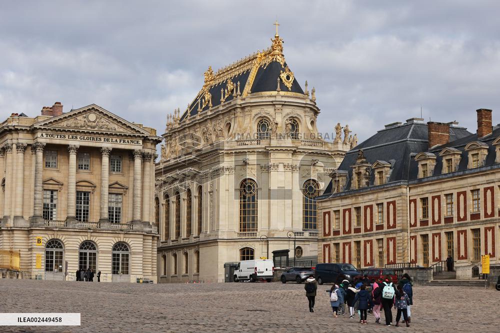 FRANCE-VERSAILLES-CHINA-DIPLOMATIC RELATIONS-60TH ANNIVERSARY-EXHIBITS-PACKING