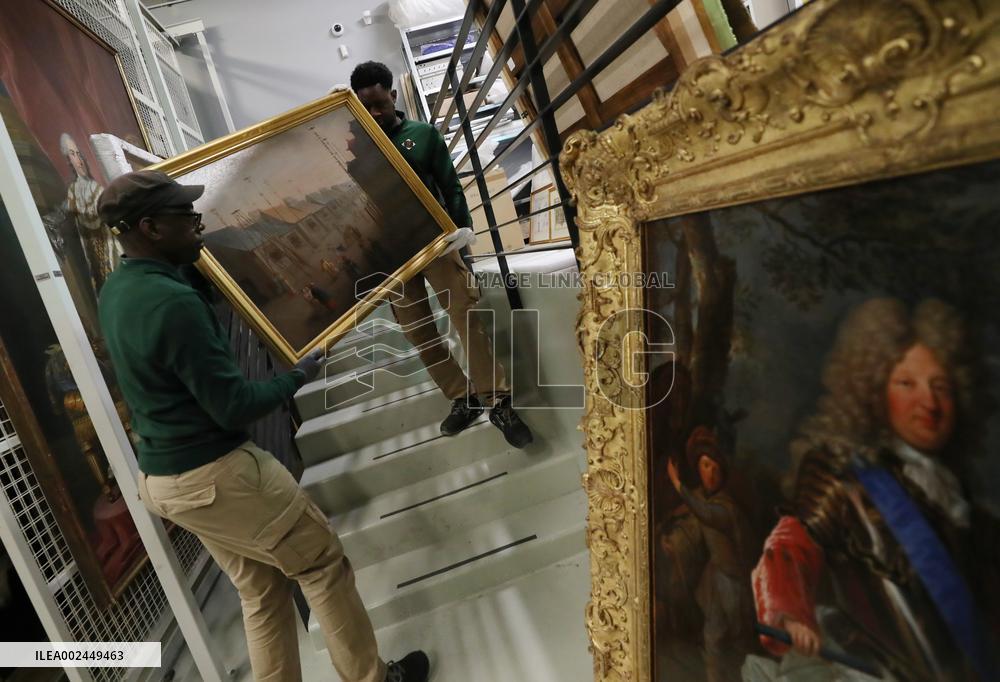 FRANCE-VERSAILLES-CHINA-DIPLOMATIC RELATIONS-60TH ANNIVERSARY-EXHIBITS-PACKING