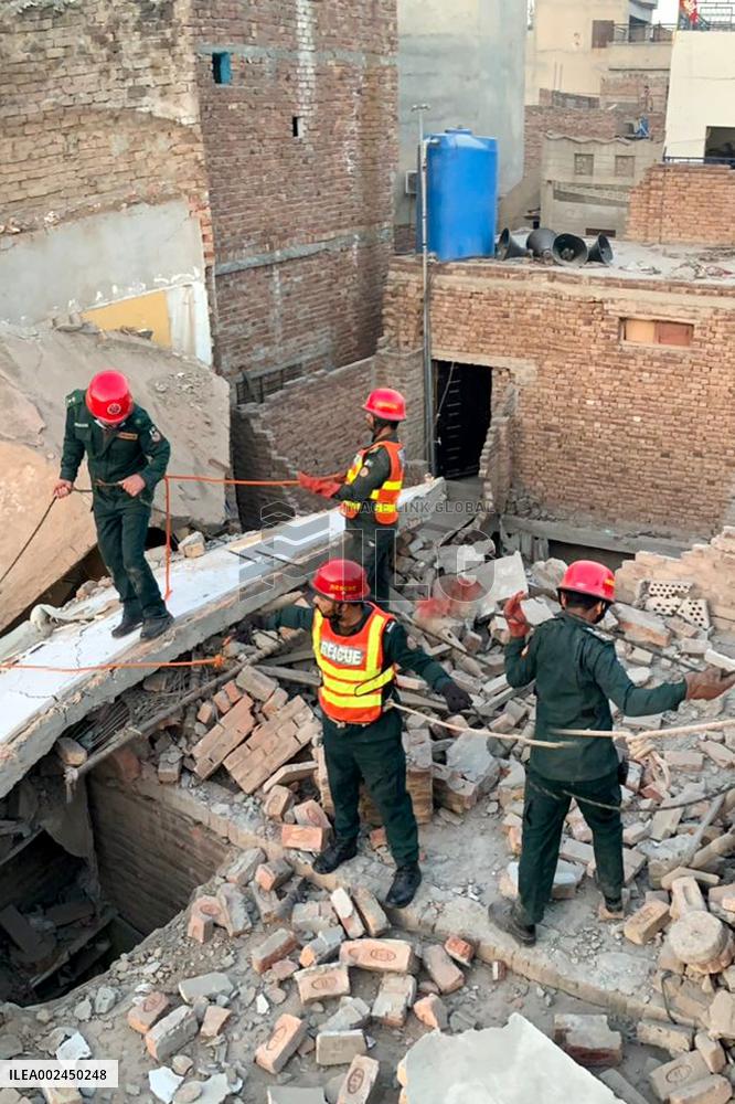 PAKISTAN-MULTAN-BUILDING-COLLAPSE