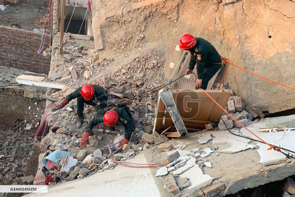 PAKISTAN-MULTAN-BUILDING-COLLAPSE