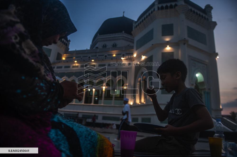 First Day Of Breaking Fast In Ramadan - Indonesia