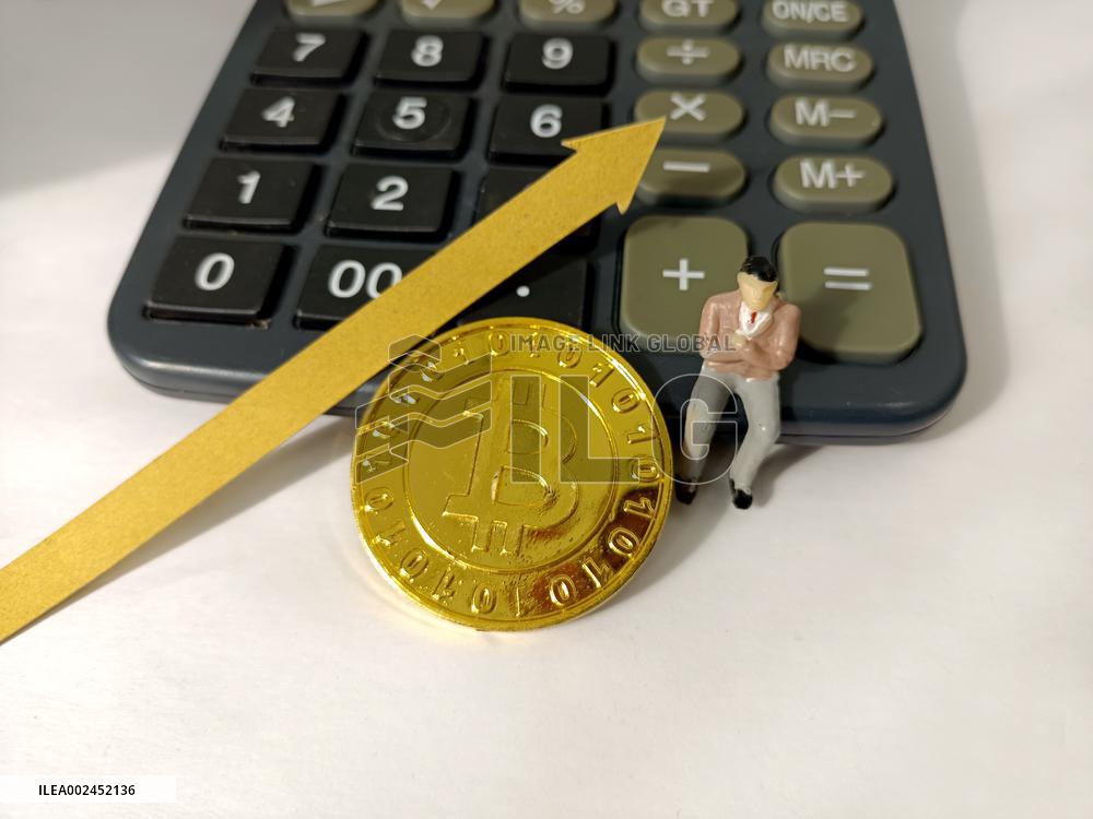 Illustration Bitcoin Rises Above $72,000