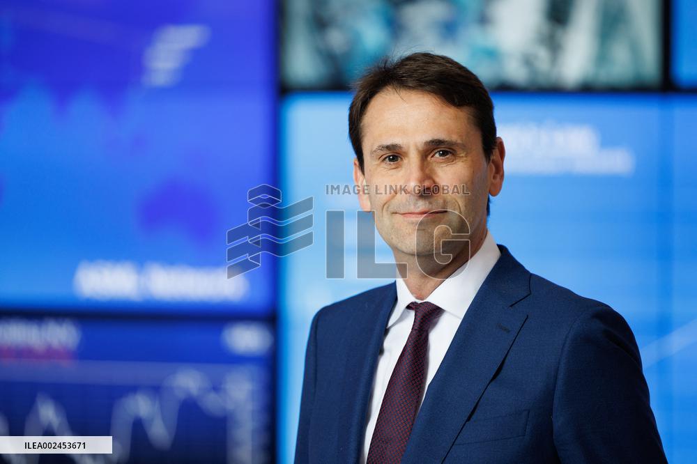 Dutch Government Tries To Stop ASML From Moving Out