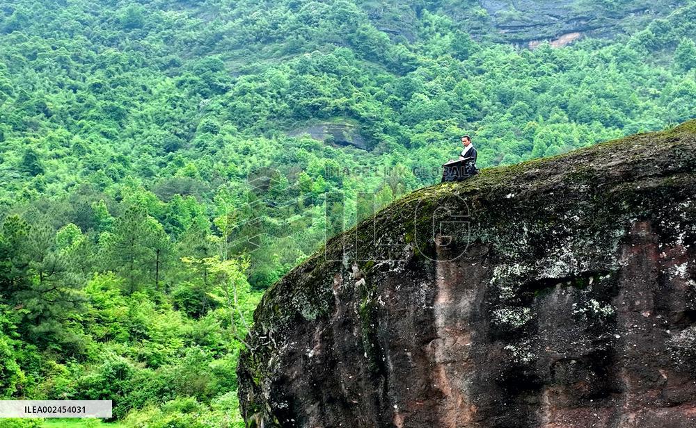 (MASTER OF CRAFTS) CHINA-JIANGXI-GUQIN MAKER (CN)