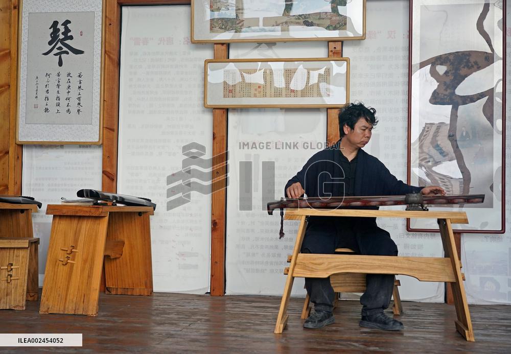 (MASTER OF CRAFTS) CHINA-JIANGXI-GUQIN MAKER (CN)