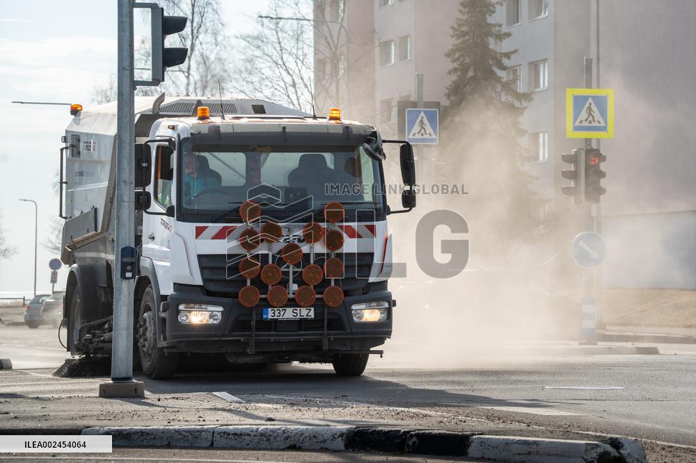Spring Street Washing