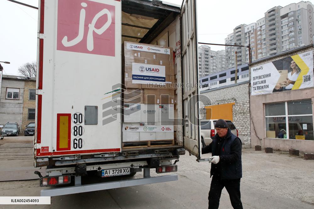 Communities in de-occupied and frontline areas receive vegetable seeds for spring sowing season