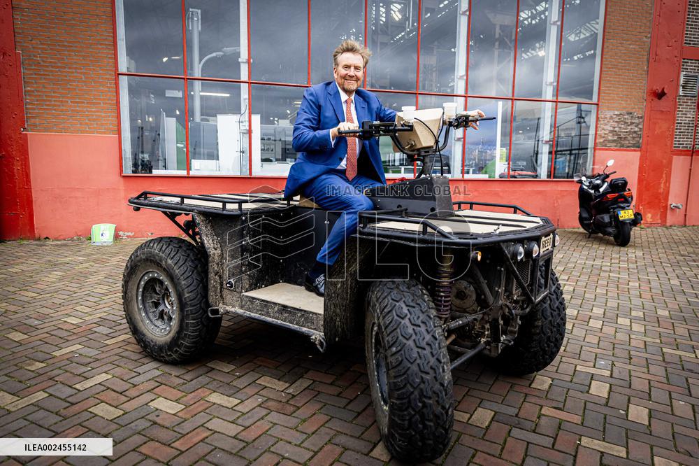 King Willem-Alexander Visits Innovation Hub Mindbase - Rotterdam