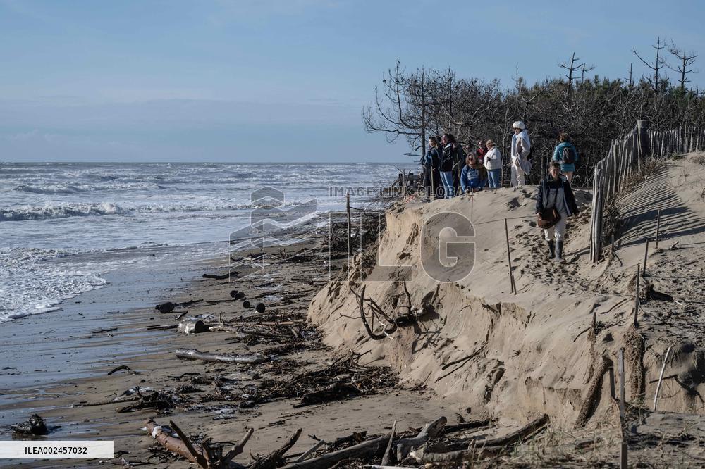 High Tide And Coastal Erosion - Ile D'Oleron