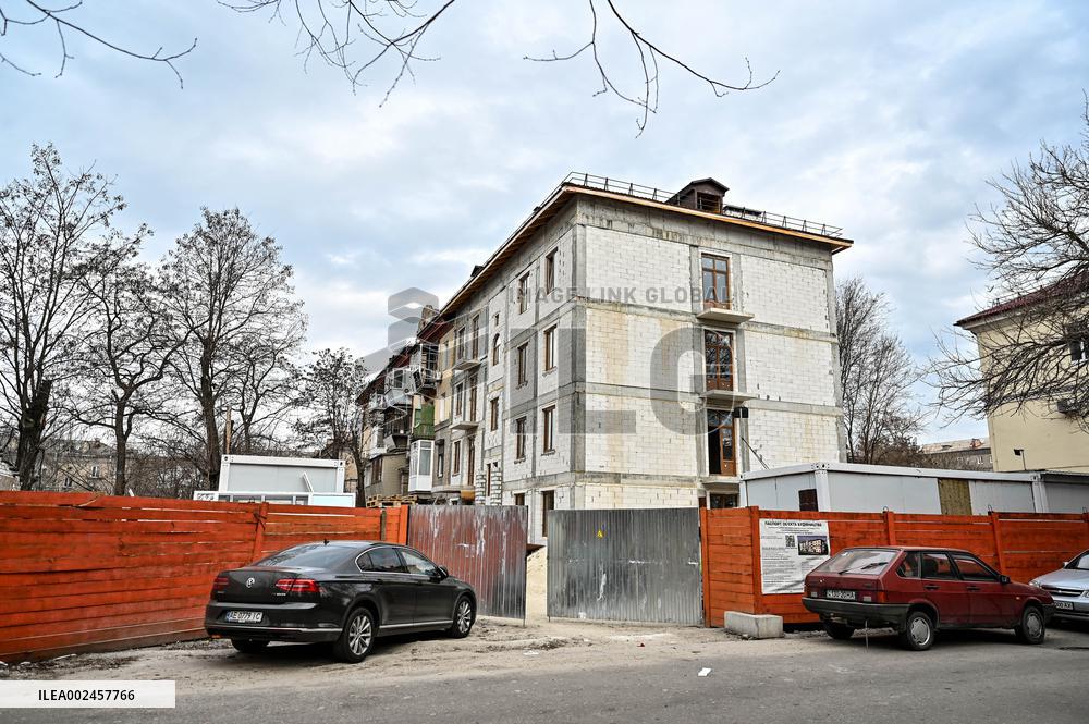 Residential building destroyed by Russian shelling undergoes restoration in Zaporizhzhia