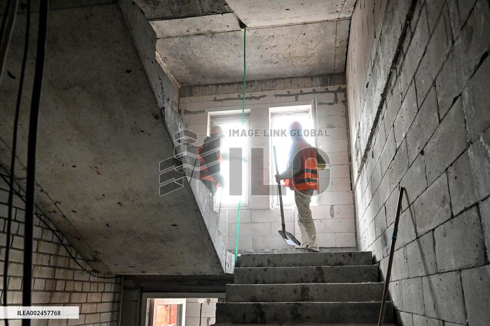 Residential building destroyed by Russian shelling undergoes restoration in Zaporizhzhia