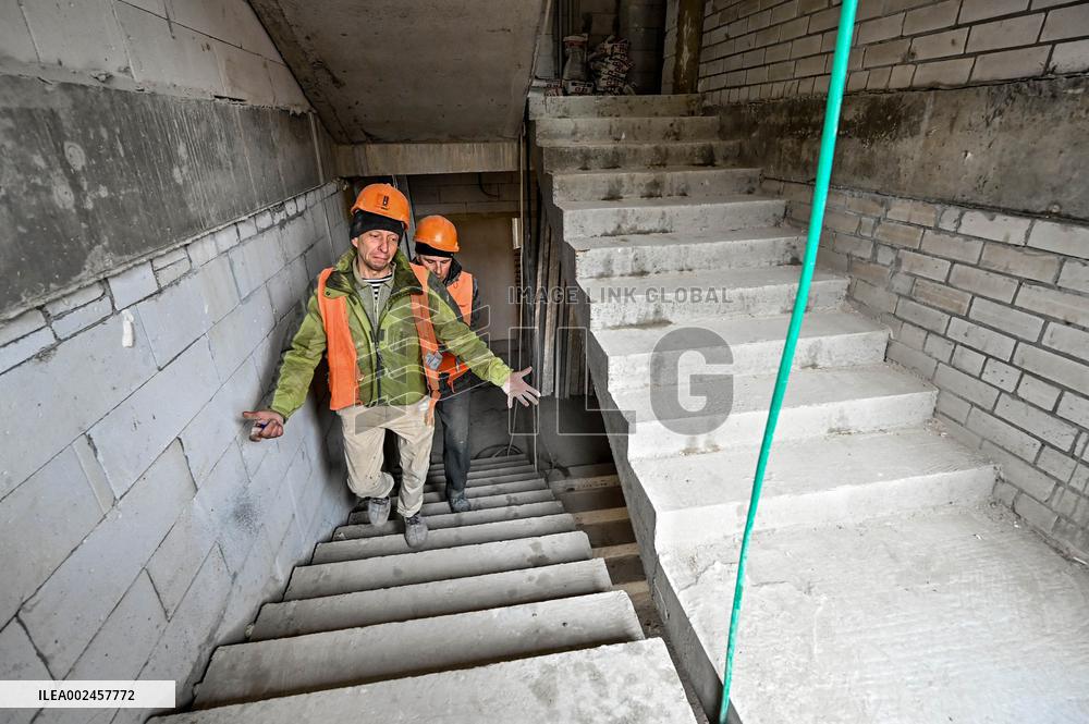 Residential building destroyed by Russian shelling undergoes restoration in Zaporizhzhia