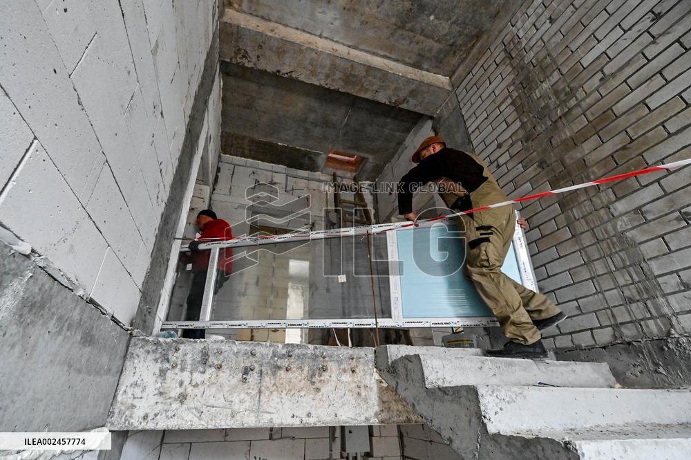 Residential building destroyed by Russian shelling undergoes restoration in Zaporizhzhia