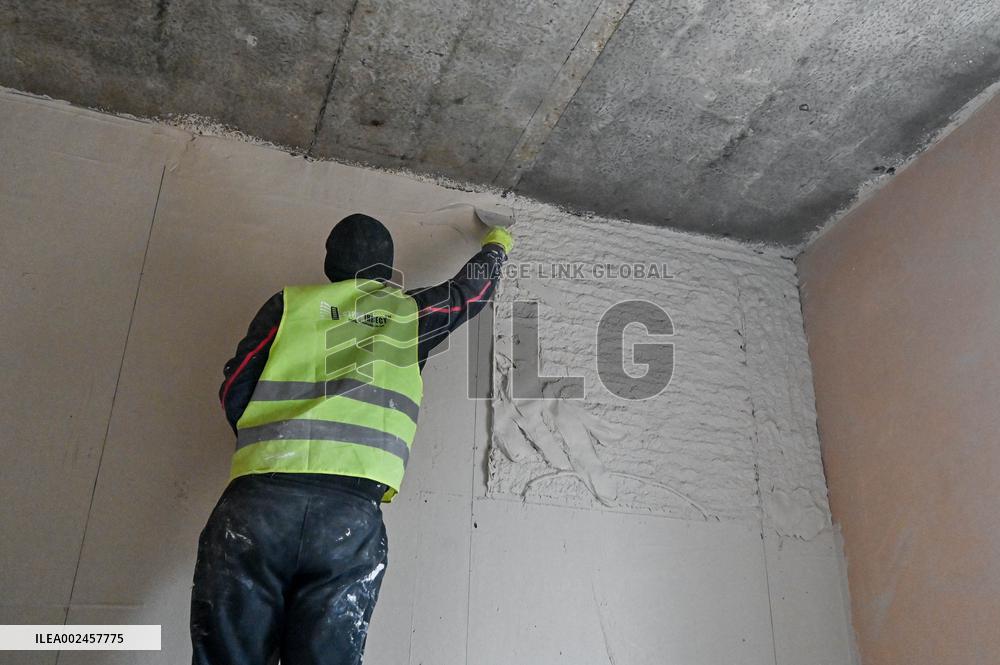 Residential building destroyed by Russian shelling undergoes restoration in Zaporizhzhia