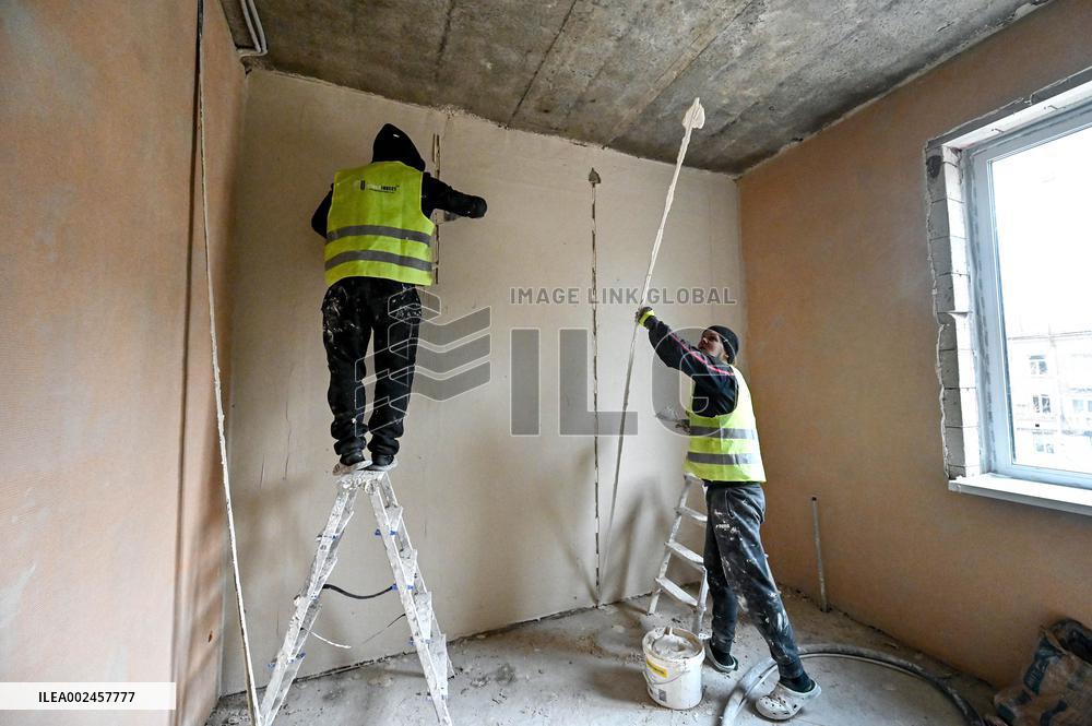 Residential building destroyed by Russian shelling undergoes restoration in Zaporizhzhia