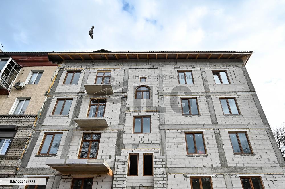 Residential building destroyed by Russian shelling undergoes restoration in Zaporizhzhia