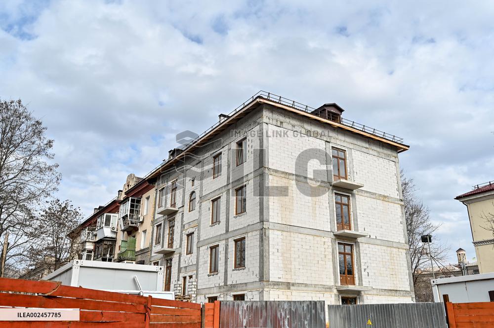 Residential building destroyed by Russian shelling undergoes restoration in Zaporizhzhia