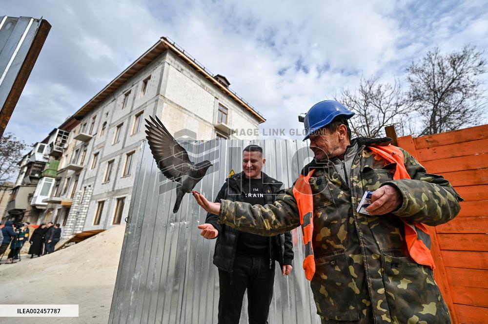 Residential building destroyed by Russian shelling undergoes restoration in Zaporizhzhia