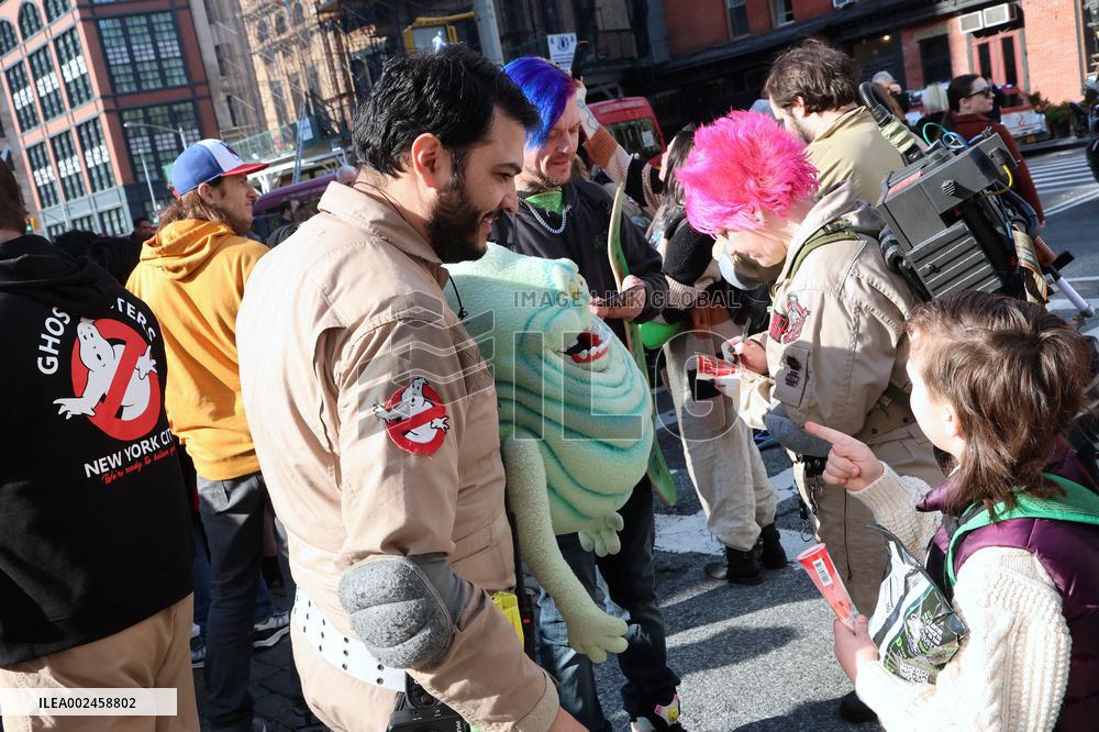 Ghostbusters Fans At The Fire Station - NYC