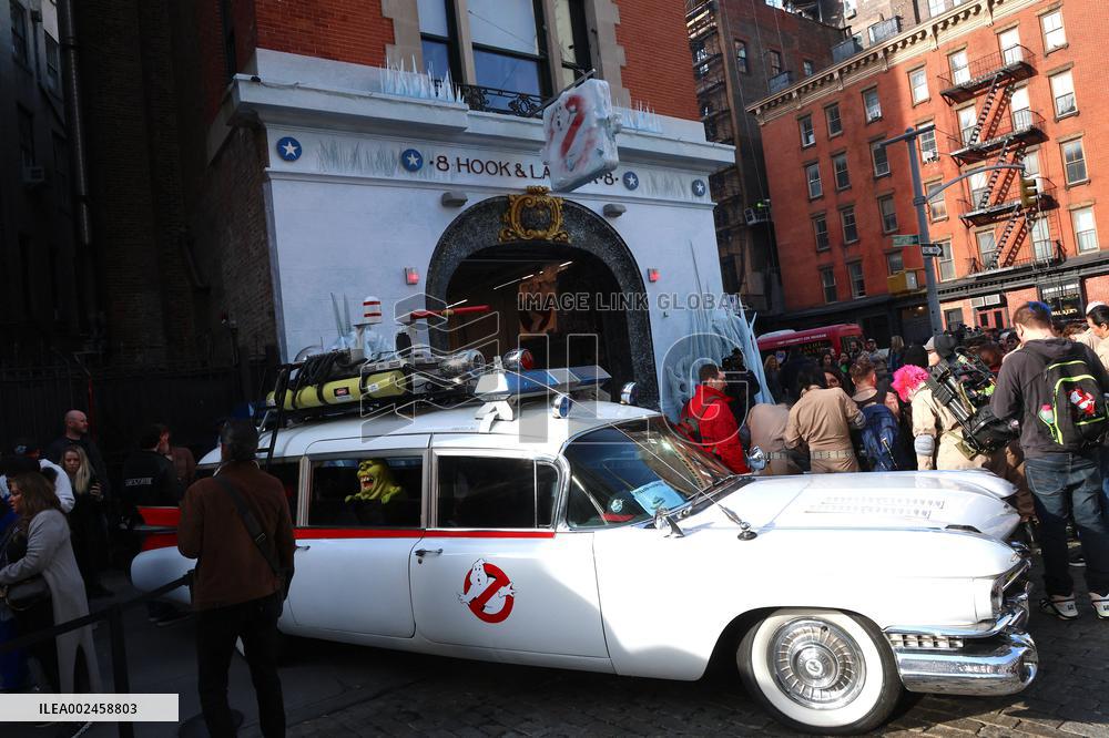 Ghostbusters Fans At The Fire Station - NYC