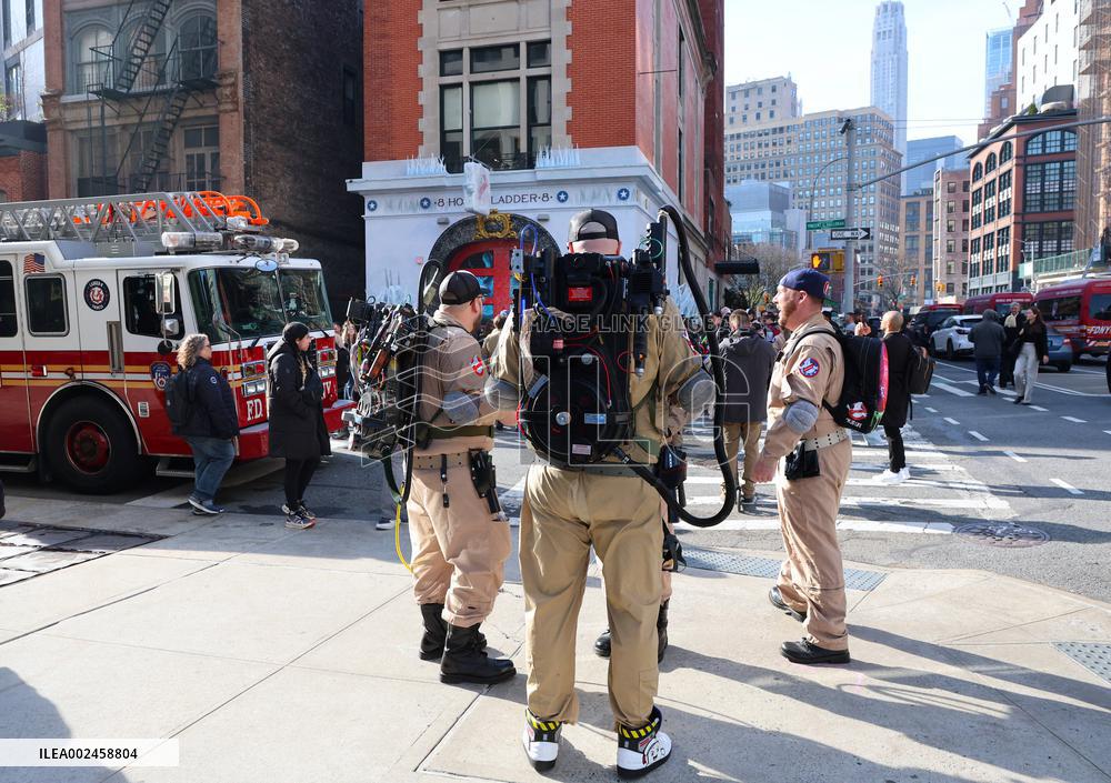 Ghostbusters Fans At The Fire Station - NYC
