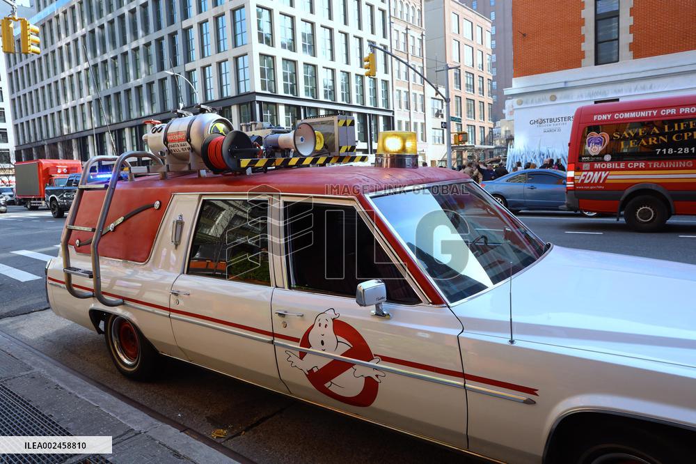 Ghostbusters Fans At The Fire Station - NYC