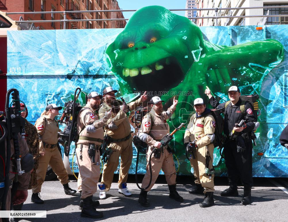 Ghostbusters Fans At The Fire Station - NYC