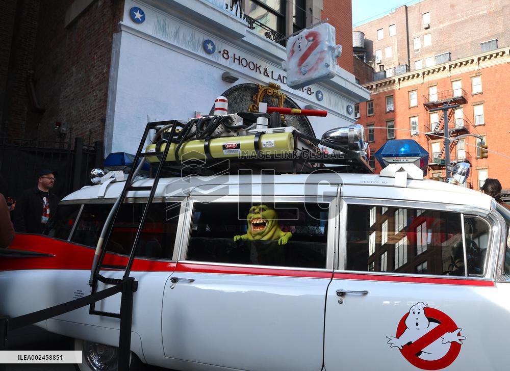 Ghostbusters Fans At The Fire Station - NYC