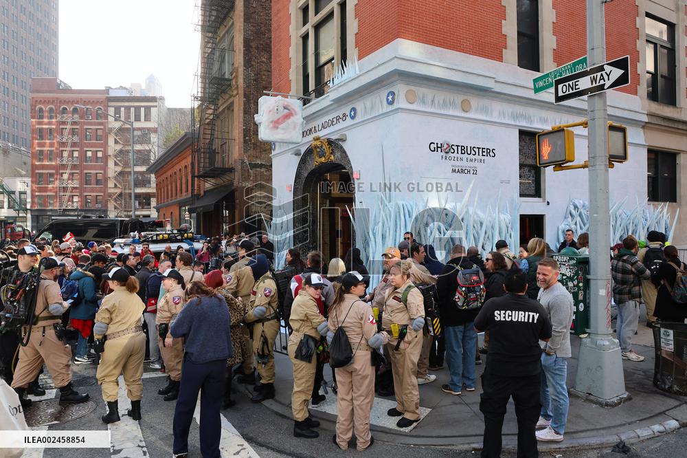 Ghostbusters Fans At The Fire Station - NYC