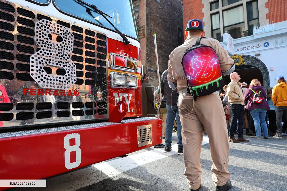 Ghostbusters Fans At The Fire Station - NYC