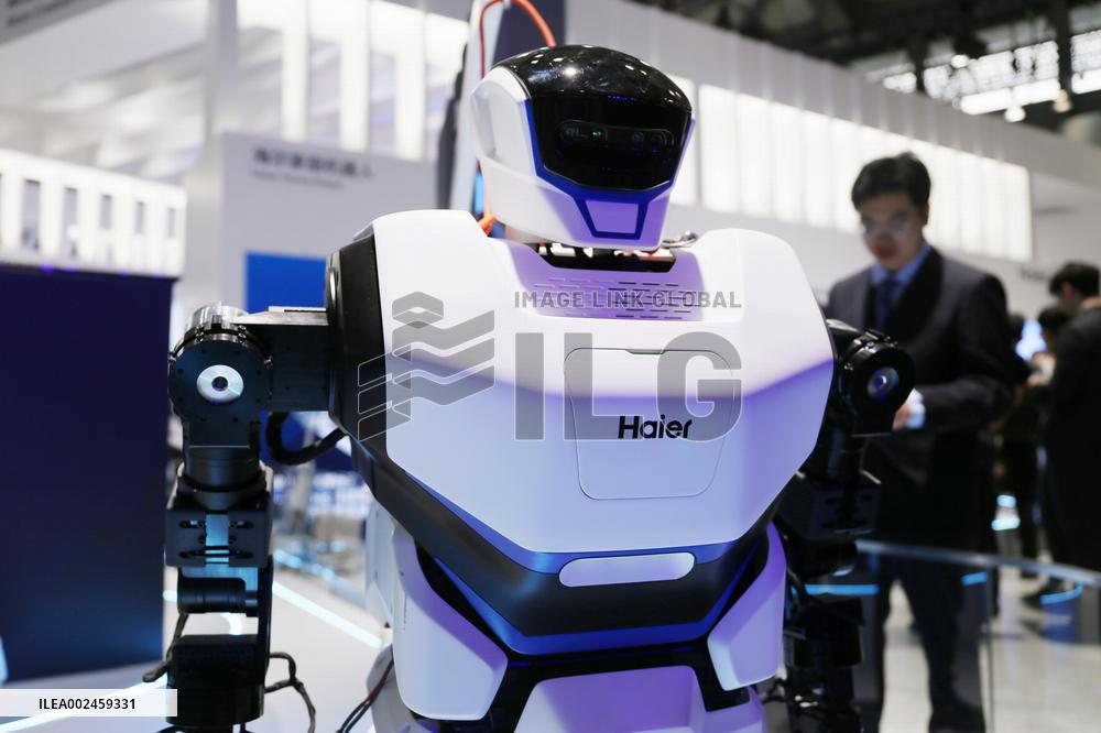 Haier' AI Humanoid Home Robots Performance at AWE2024 in Shanghai