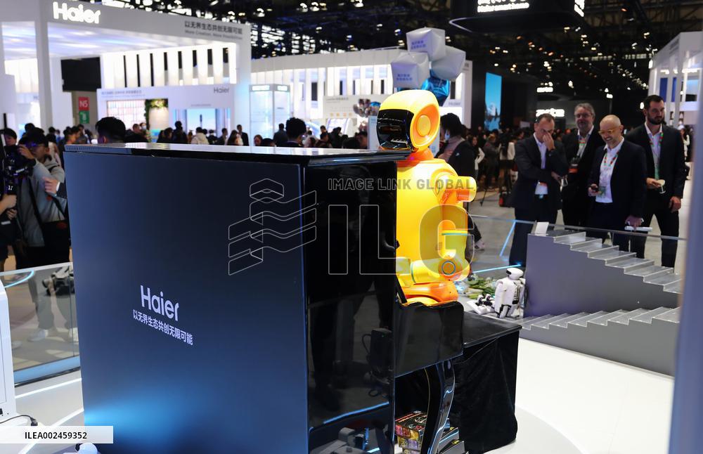 Haier' AI Humanoid Home Robots Performance at AWE2024 in Shanghai