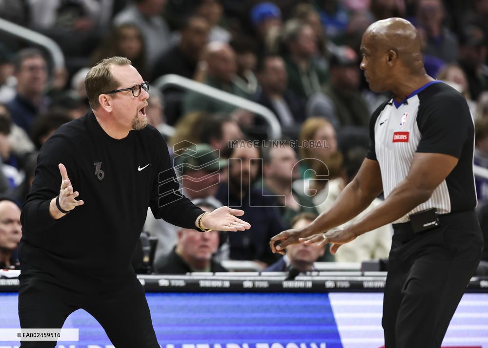 (SP)U.S.-MILWAUKEE-BASKETBALL-NBA-BUCKS VS 76ERS