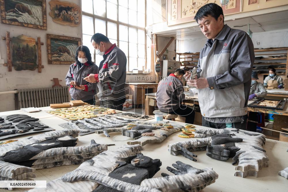 CHINA-HEILONGJIANG-YICHUN-WOODEN ART (CN)